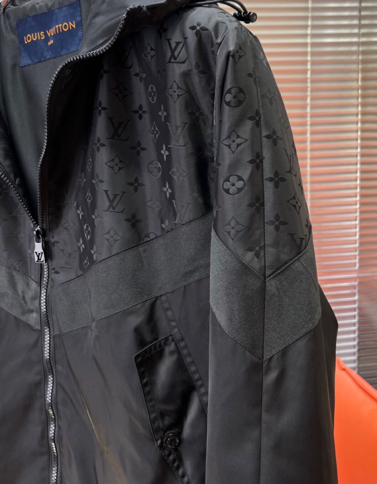 Louis Vuitton 路易威登 LV 驴牌2025新品时尚连帽棉服夹克外套，进口原版科技面料，上身