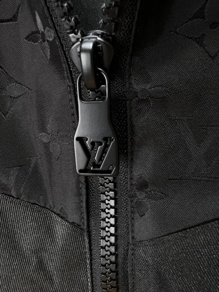 Louis Vuitton 路易威登 LV 驴牌2025新品时尚连帽棉服夹克外套，进口原版科技面料，上身