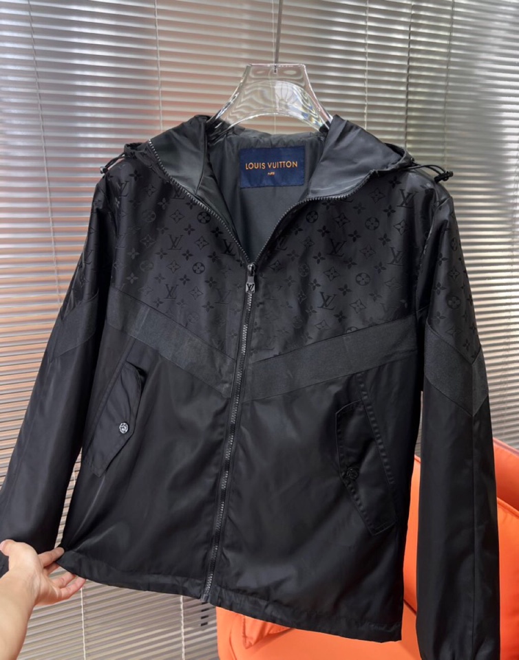 Louis Vuitton 路易威登 LV 驴牌2025新品时尚连帽棉服夹克外套，进口原版科技面料，上身