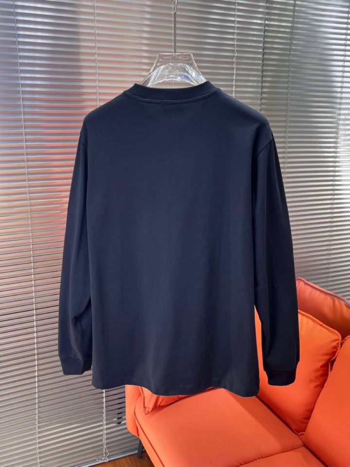 FENDI 芬迪2025新款圆领长袖T恤，男女同款情侣款，定制280克重纯棉面料，定染32支双股螺纹、领