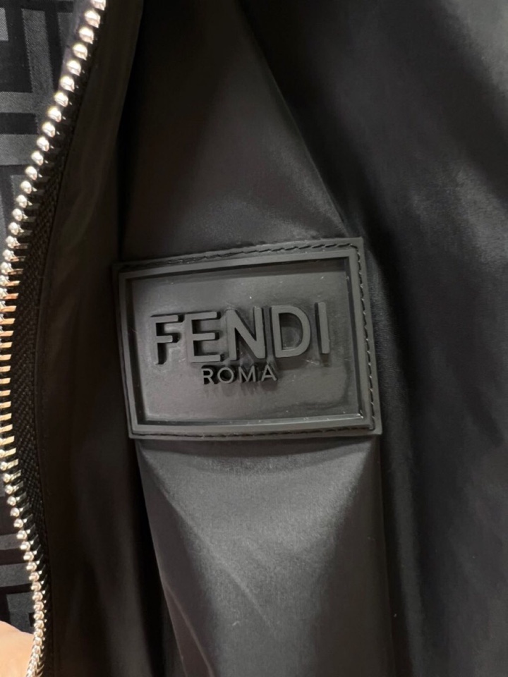 FENDI 芬迪新款原单男士双面穿连帽夹克外套 ✨渠道特供 高端货✨简约经典大爆款 原版聚酯纤维创新科技
