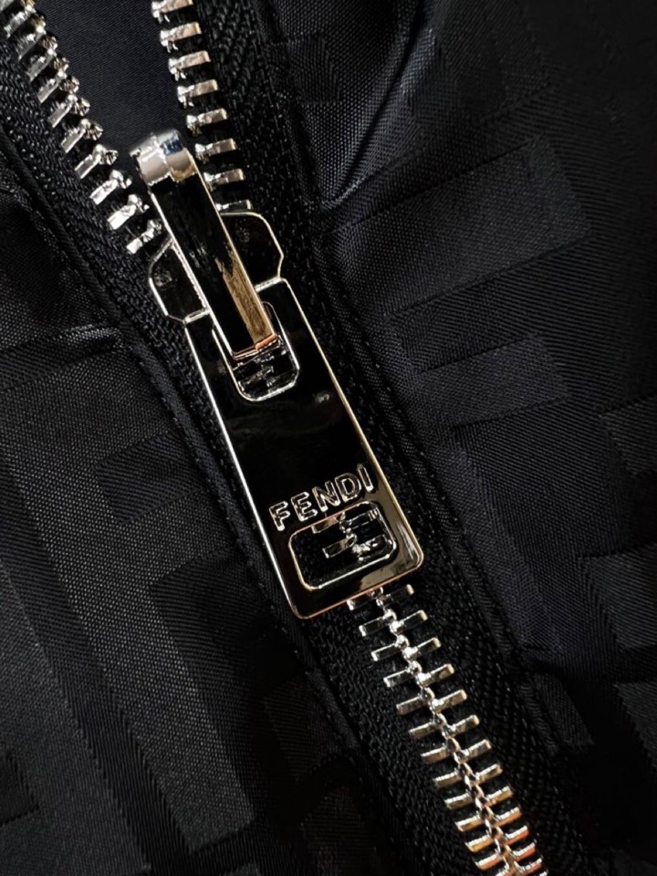 FENDI 芬迪新款原单男士双面穿连帽夹克外套 ✨渠道特供 高端货✨简约经典大爆款 原版聚酯纤维创新科技