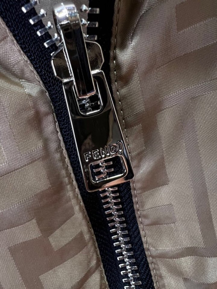 FENDI 芬迪新款原单男士双面穿连帽夹克外套 ✨渠道特供 高端货✨简约经典大爆款 原版聚酯纤维创新科技