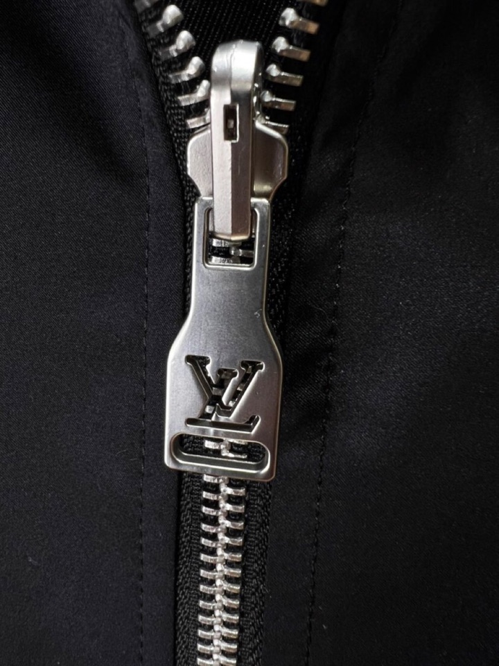 Louis Vuitton 路易威登 LV 驴牌新款原单双面穿夹克外套 ，一面老花一面纯色✨渠道特供 高