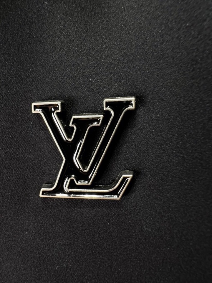 Louis Vuitton 路易威登 LV 驴牌新款原单双面穿夹克外套 ，一面老花一面纯色✨渠道特供 高