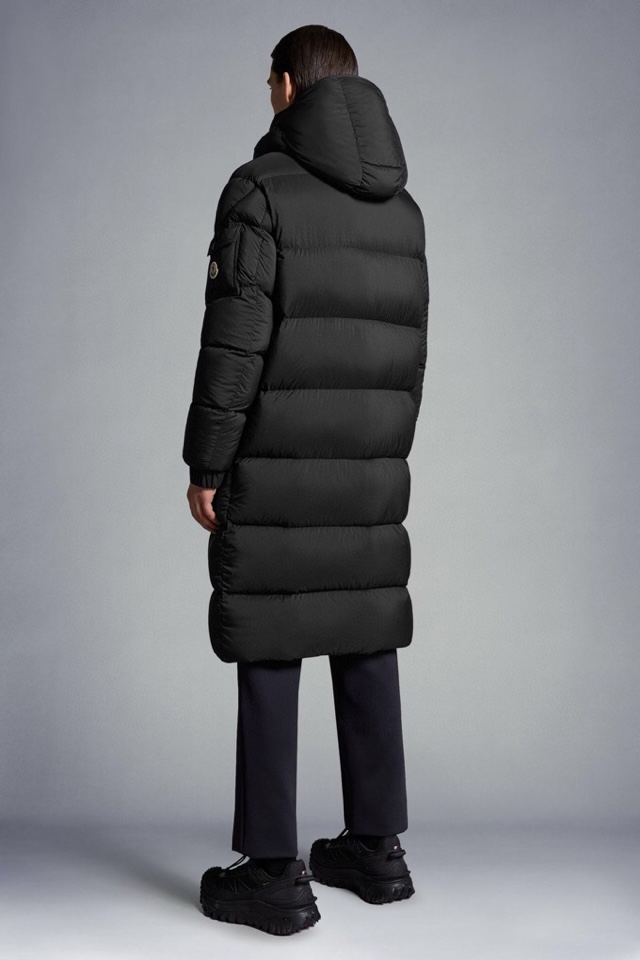 Moncler 蒙口Hanovcrtan雾面长玛雅/长款羽绒服\n尺码: 1-5码\n颜色：黑色\n（下