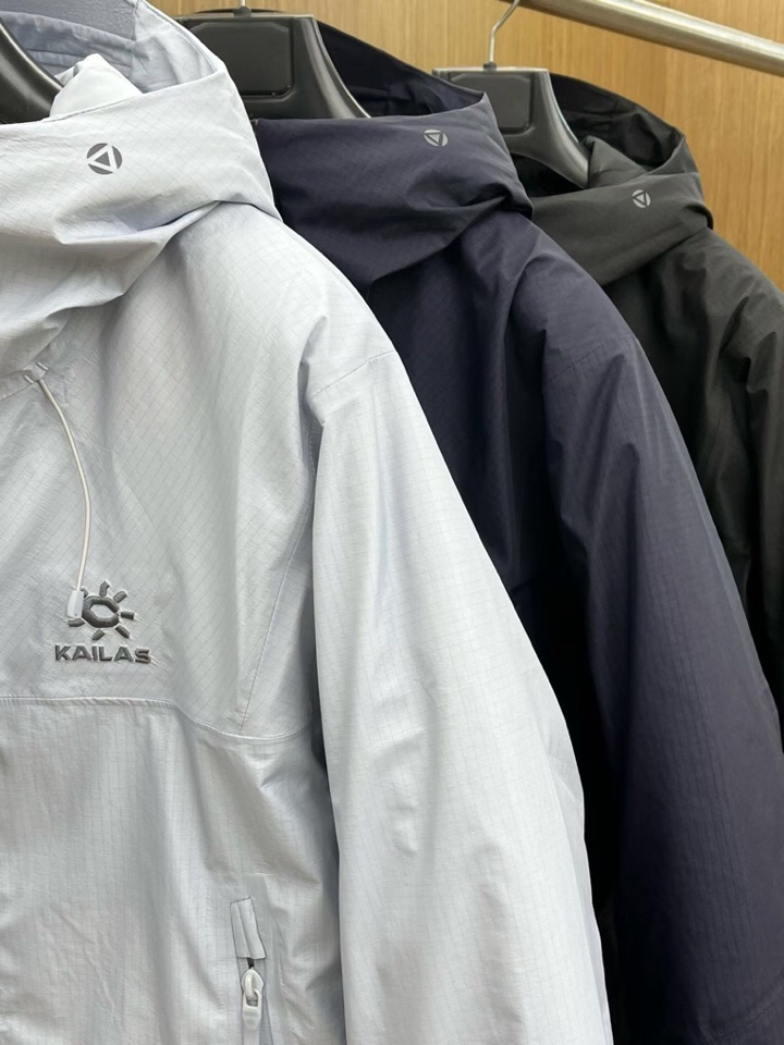 凯乐石 2025秋冬新款🆕羽绒服 原版订制五金配件全进口原版定制 欢迎对比 绝对的高品质 采用顶级白鸭绒