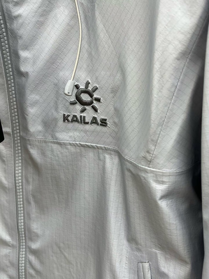 凯乐石 2025秋冬新款🆕羽绒服 原版订制五金配件全进口原版定制 欢迎对比 绝对的高品质 采用顶级白鸭绒