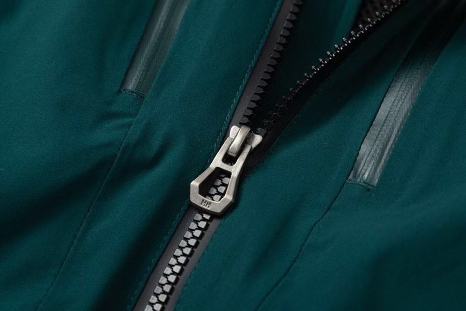 hellyhansen海丽汉森hh户外登山防寒防风连帽羽绒服\n搭载专业防泼水面料得北欧品牌 设计线条简