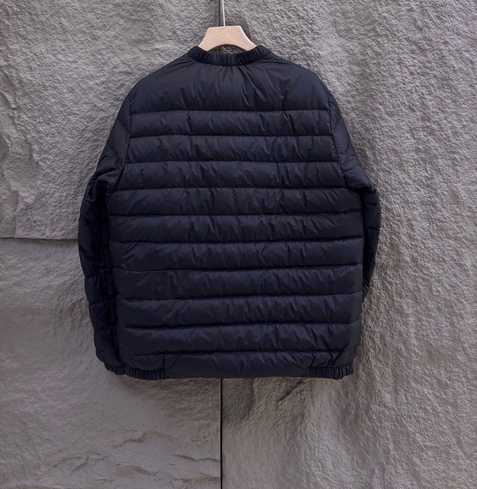 Prada 普拉达新款轻薄款羽绒服\n码数：M-XXXL （下单请报身高体重）