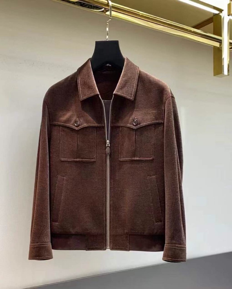 Loro Piana 诺悠翩雅lP🆕 新品休闲翻领夹克；二色齐发，兰色与咖色；复古港风灯蕊绒面料；贴肤细