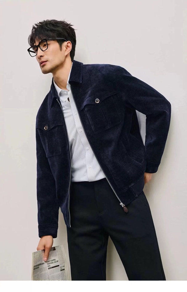 Loro Piana 诺悠翩雅lP🆕 新品休闲翻领夹克；二色齐发，兰色与咖色；复古港风灯蕊绒面料；贴肤细