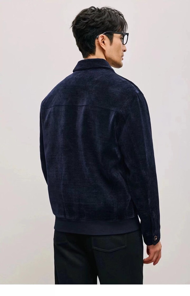 Loro Piana 诺悠翩雅lP🆕 新品休闲翻领夹克；二色齐发，兰色与咖色；复古港风灯蕊绒面料；贴肤细