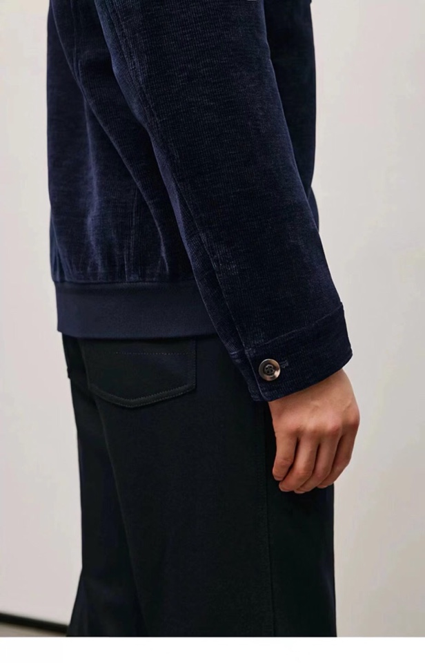 Loro Piana 诺悠翩雅lP🆕 新品休闲翻领夹克；二色齐发，兰色与咖色；复古港风灯蕊绒面料；贴肤细