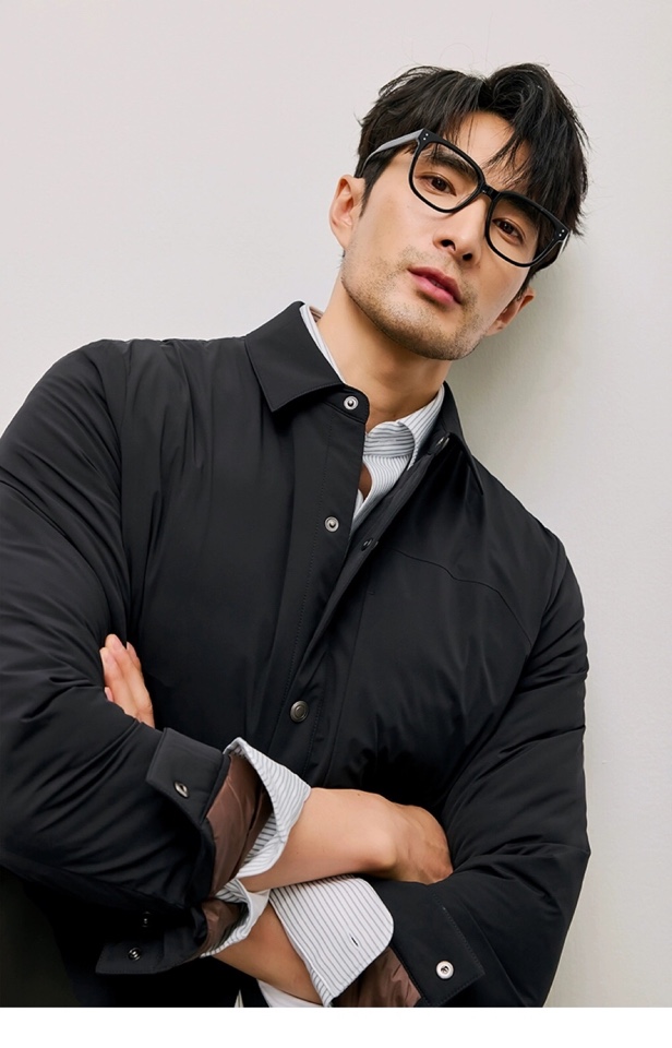 Armani 阿玛尼2025最爆翻领羽绒服鹅绒服；二色齐发；锦纶氨纶纤维高弹面料，抗邹柔顺，垂感十足，防