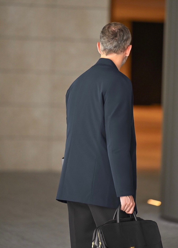 Ermenegildo Zegna 杰尼亚经典款翻领羽绒服夹克外套，鹅绒可脱卸 轻盈保暖，柔软舒适；更显