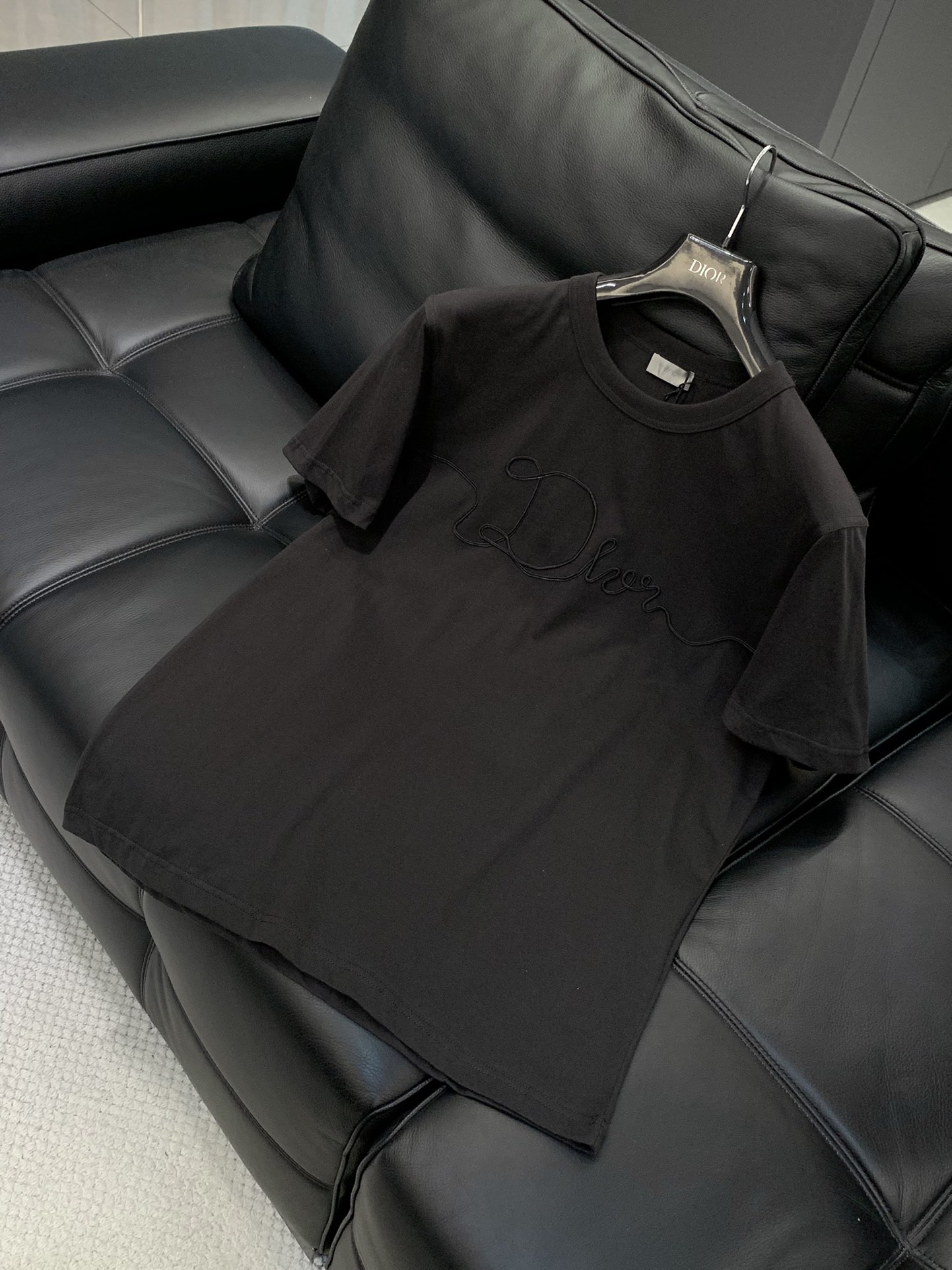 ，Dior 迪奥， 2025夏季新品，专柜同步有售，简约时尚休闲圆领短袖T恤，原版进口面料，舒适透气，顶