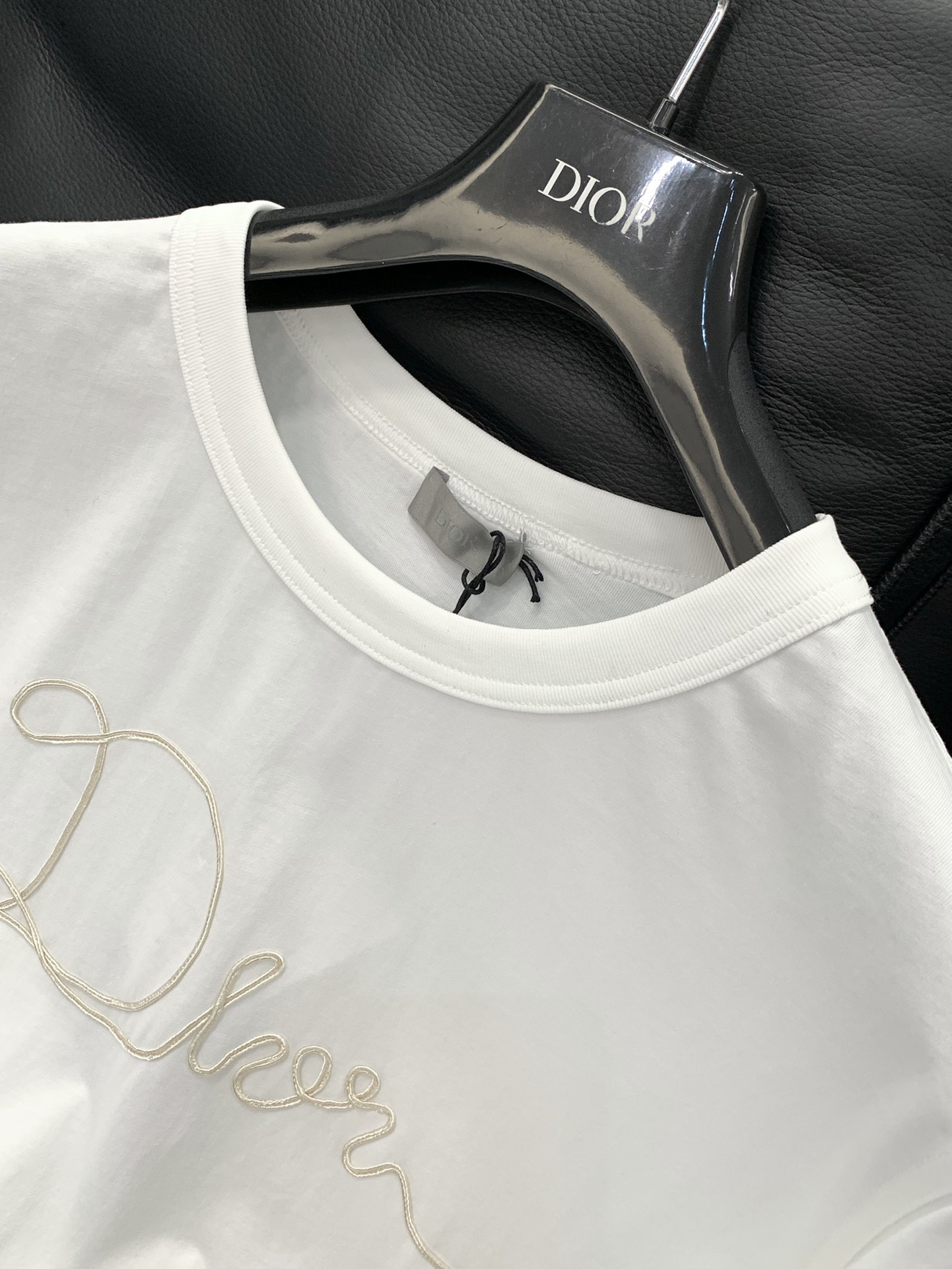 ，Dior 迪奥， 2025夏季新品，专柜同步有售，简约时尚休闲圆领短袖T恤，原版进口面料，舒适透气，顶