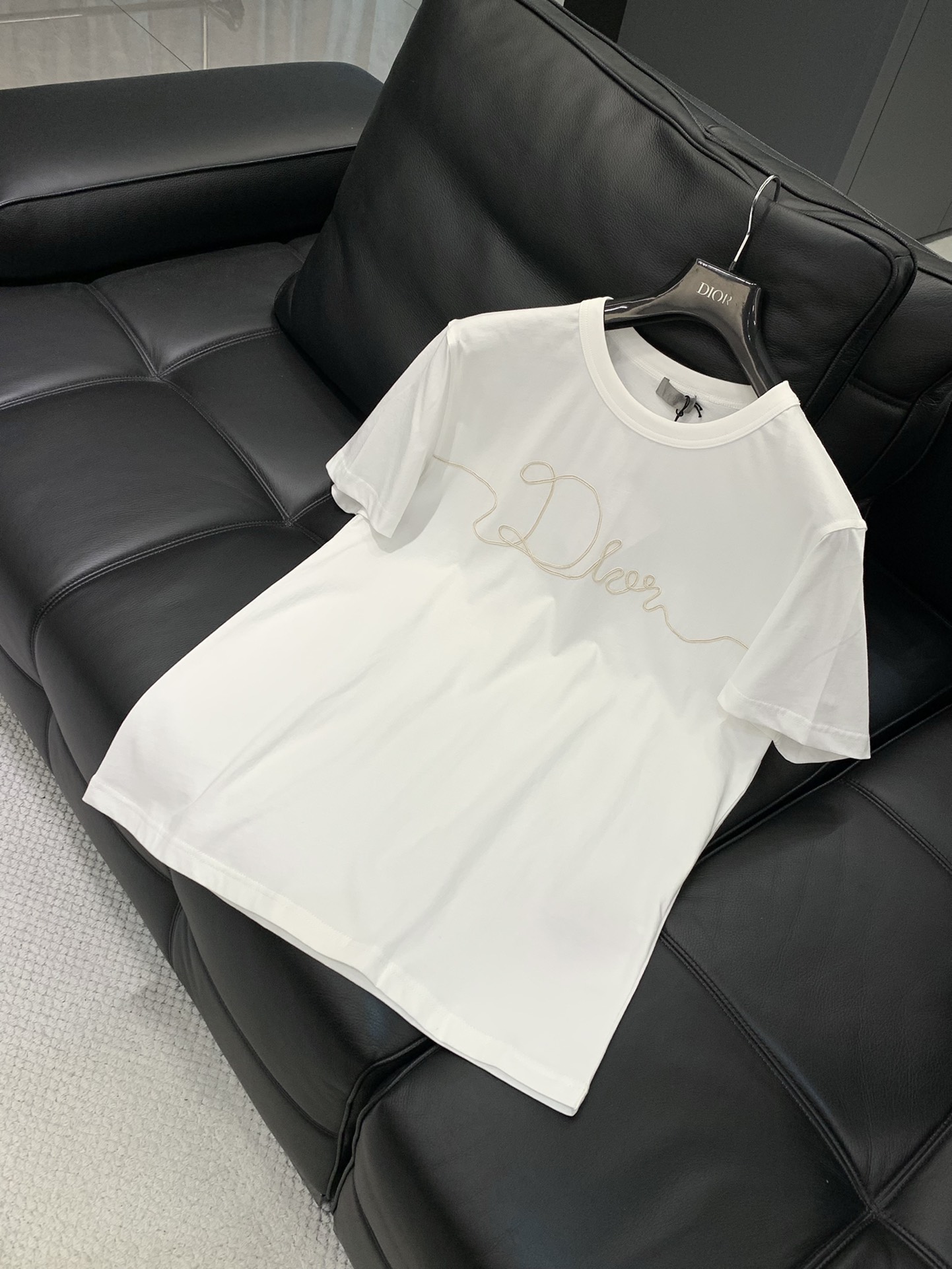 ，Dior 迪奥， 2025夏季新品，专柜同步有售，简约时尚休闲圆领短袖T恤，原版进口面料，舒适透气，顶