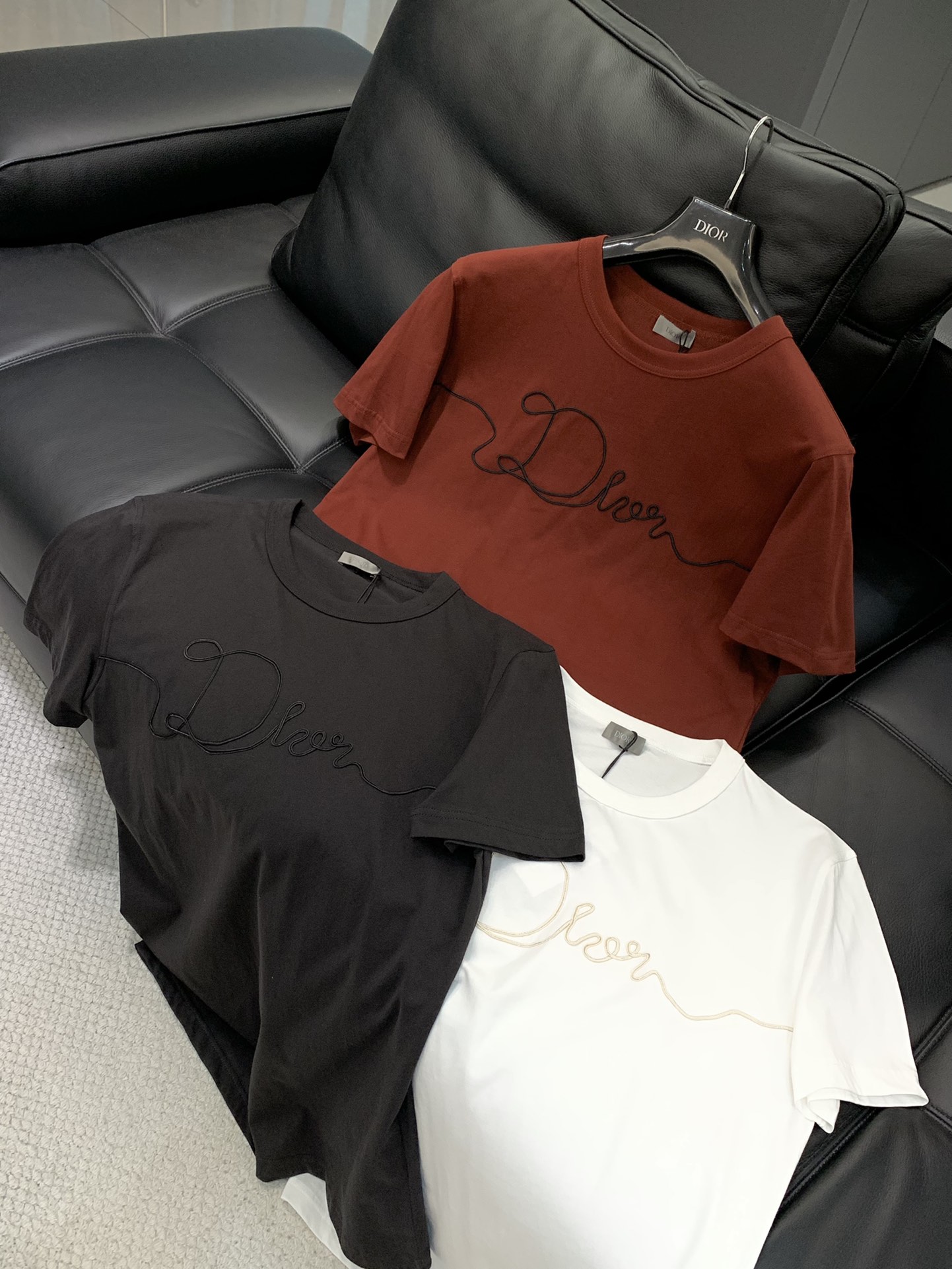 ，Dior 迪奥， 2025夏季新品，专柜同步有售，简约时尚休闲圆领短袖T恤，原版进口面料，舒适透气，顶