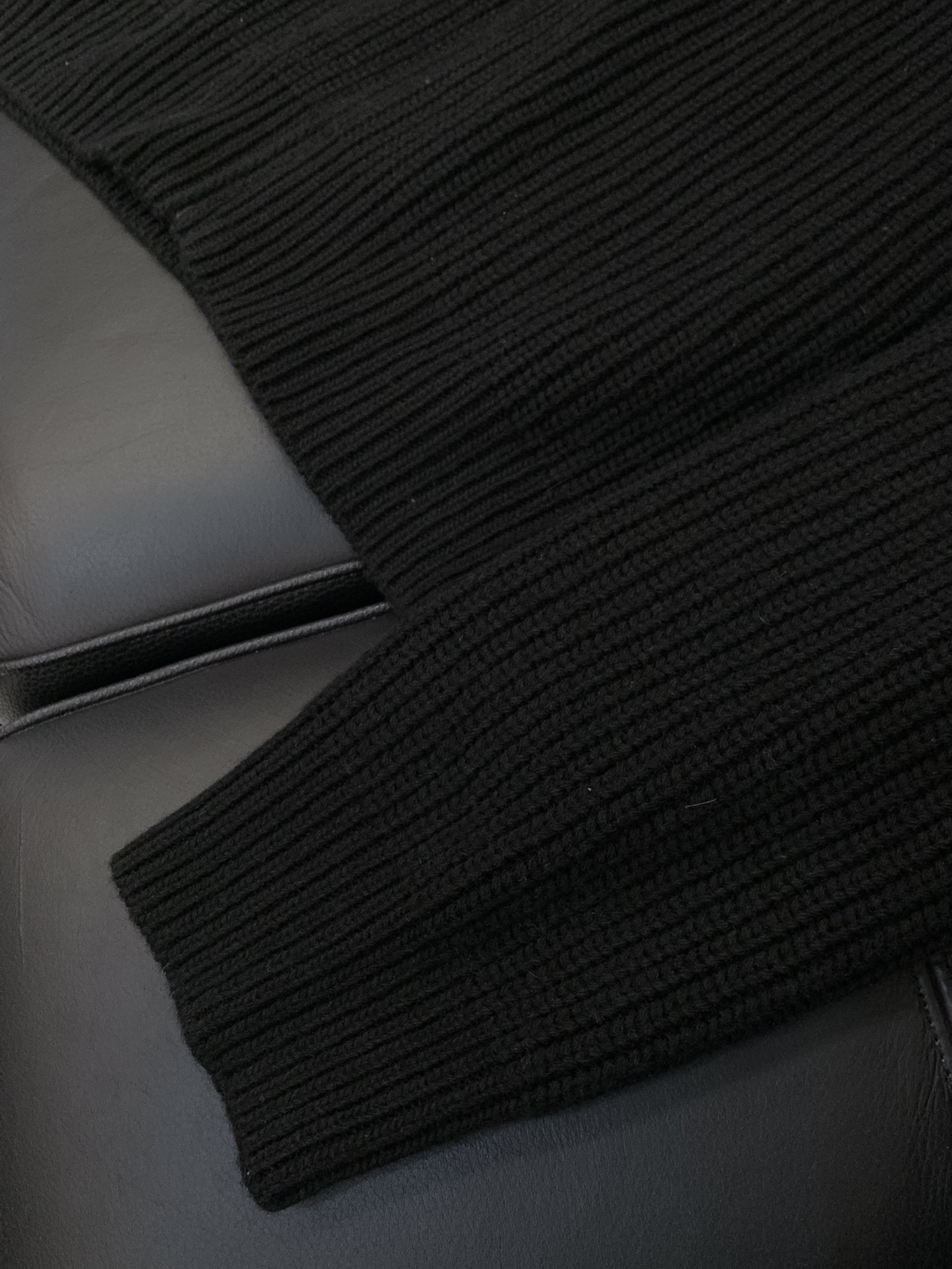 ，Celine 瑟琳，2025冬季新品，专柜同步有售，原单狠货，时尚休闲针织开衫毛衣，采用进口原版面料，