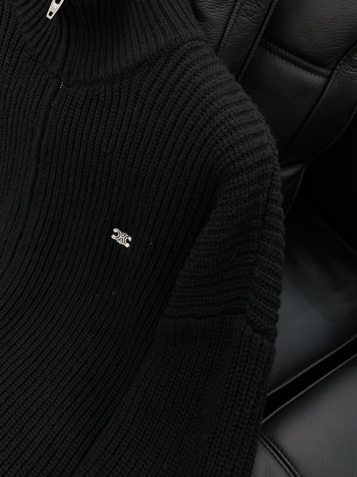 ，Celine 瑟琳，2025冬季新品，专柜同步有售，原单狠货，时尚休闲针织开衫毛衣，采用进口原版面料，