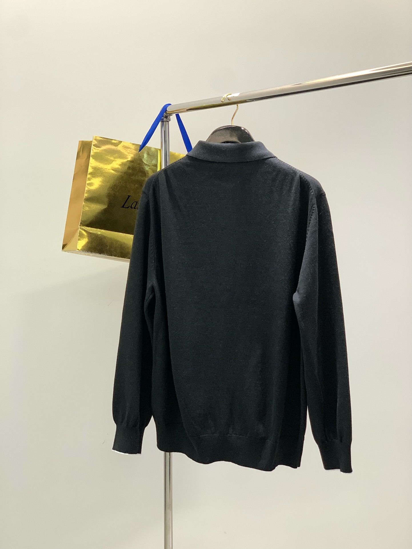 ，意大利神狮，时尚品牌，2025秋季新品，时尚休闲针织开衫毛衣，专柜同步有售，原单狠货，采用进口原版面料