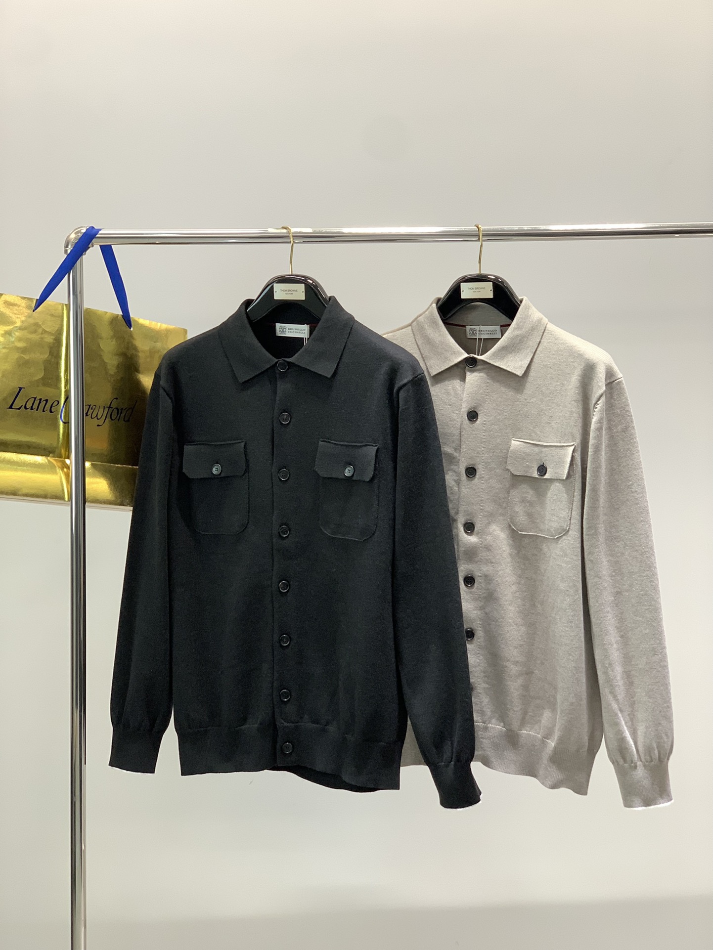 ，意大利神狮，时尚品牌，2025秋季新品，时尚休闲针织开衫毛衣，专柜同步有售，原单狠货，采用进口原版面料