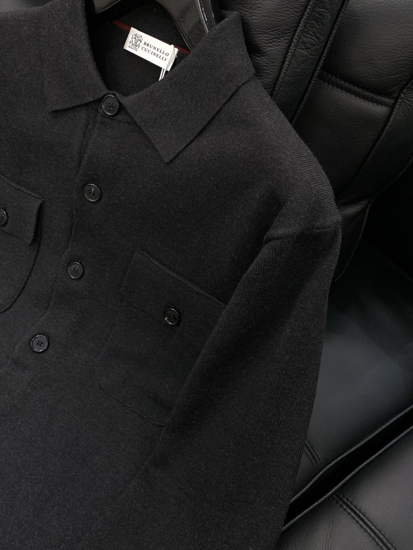 ，意大利神狮，时尚品牌，2025秋季新品，时尚休闲针织开衫毛衣，专柜同步有售，原单狠货，采用进口原版面料