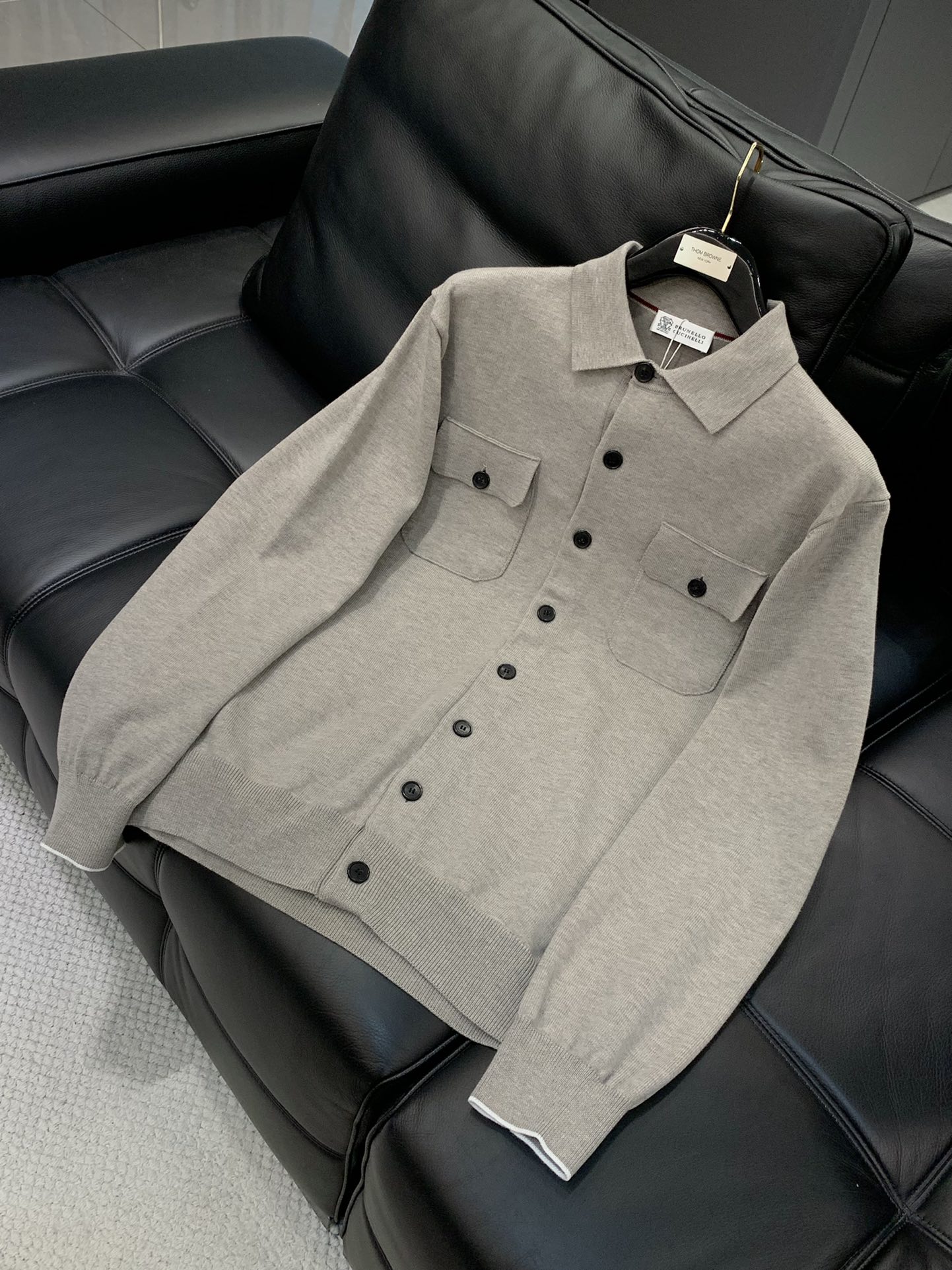 ，意大利神狮，时尚品牌，2025秋季新品，时尚休闲针织开衫毛衣，专柜同步有售，原单狠货，采用进口原版面料