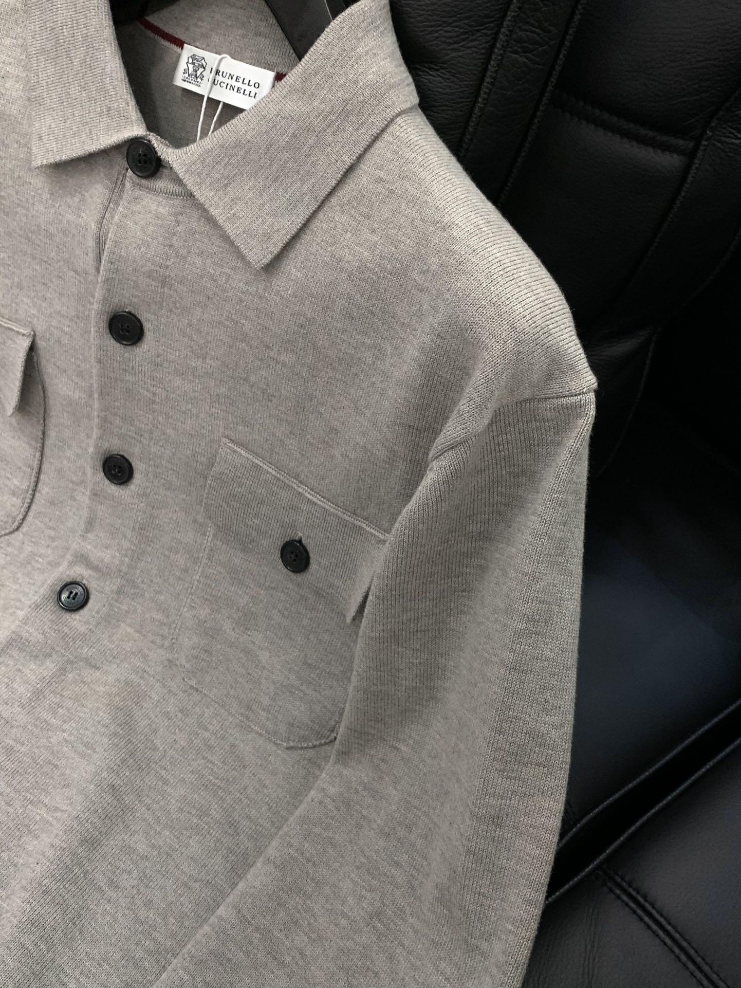 ，意大利神狮，时尚品牌，2025秋季新品，时尚休闲针织开衫毛衣，专柜同步有售，原单狠货，采用进口原版面料