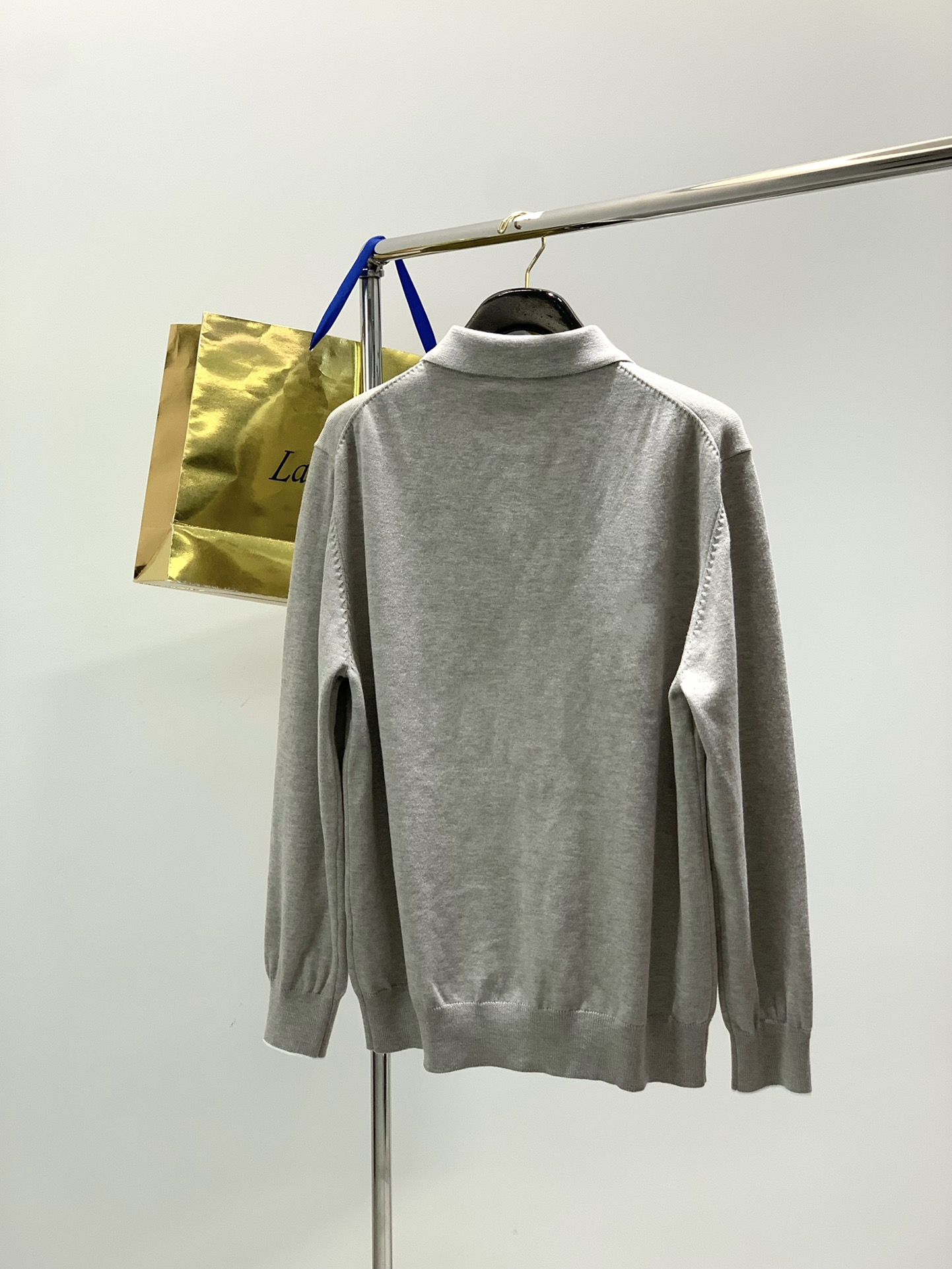 ，意大利神狮，时尚品牌，2025秋季新品，时尚休闲针织开衫毛衣，专柜同步有售，原单狠货，采用进口原版面料