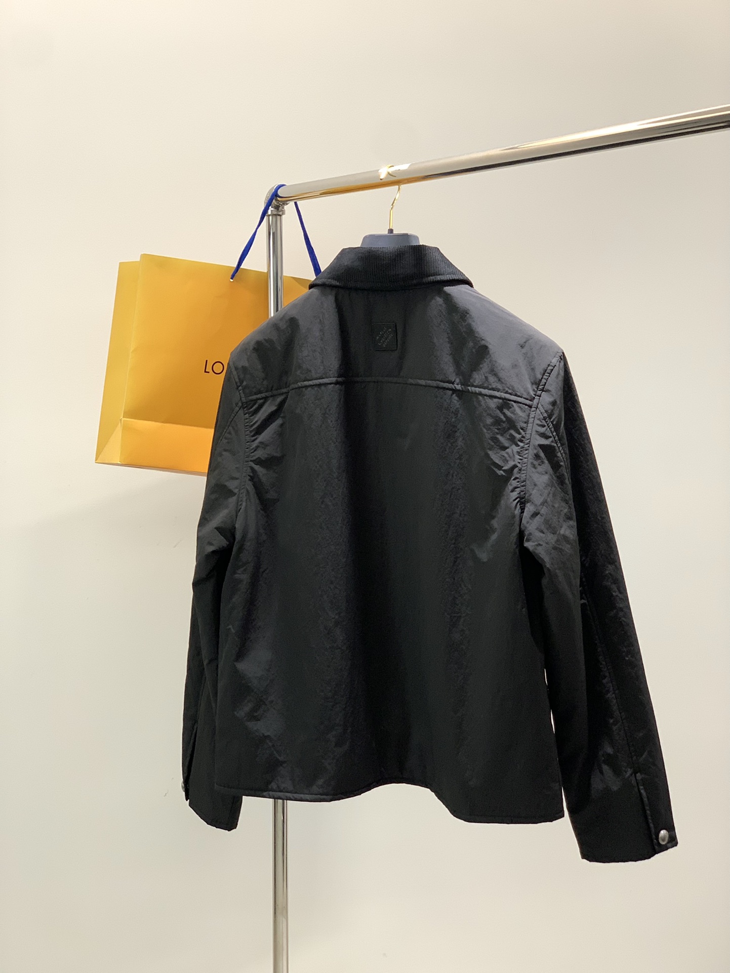 ，LouisVuitton 路易威登，2025冬季最新款，专柜同步有售，原单狠货，时尚休闲➕棉夹克翻领外