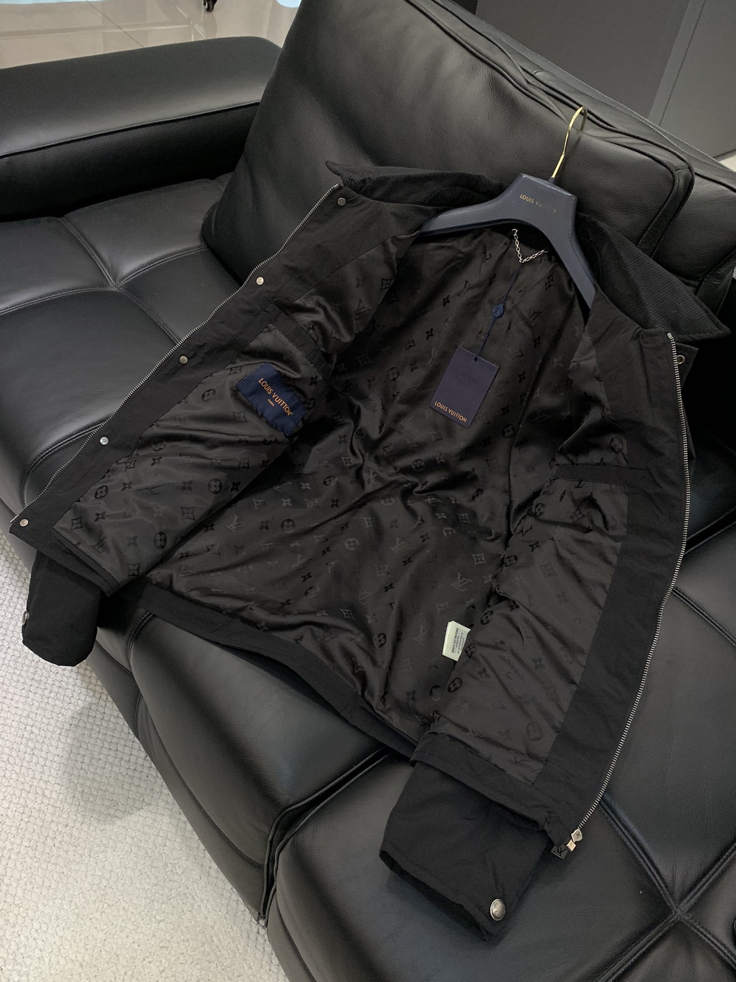 ，LouisVuitton 路易威登，2025冬季最新款，专柜同步有售，原单狠货，时尚休闲➕棉夹克翻领外