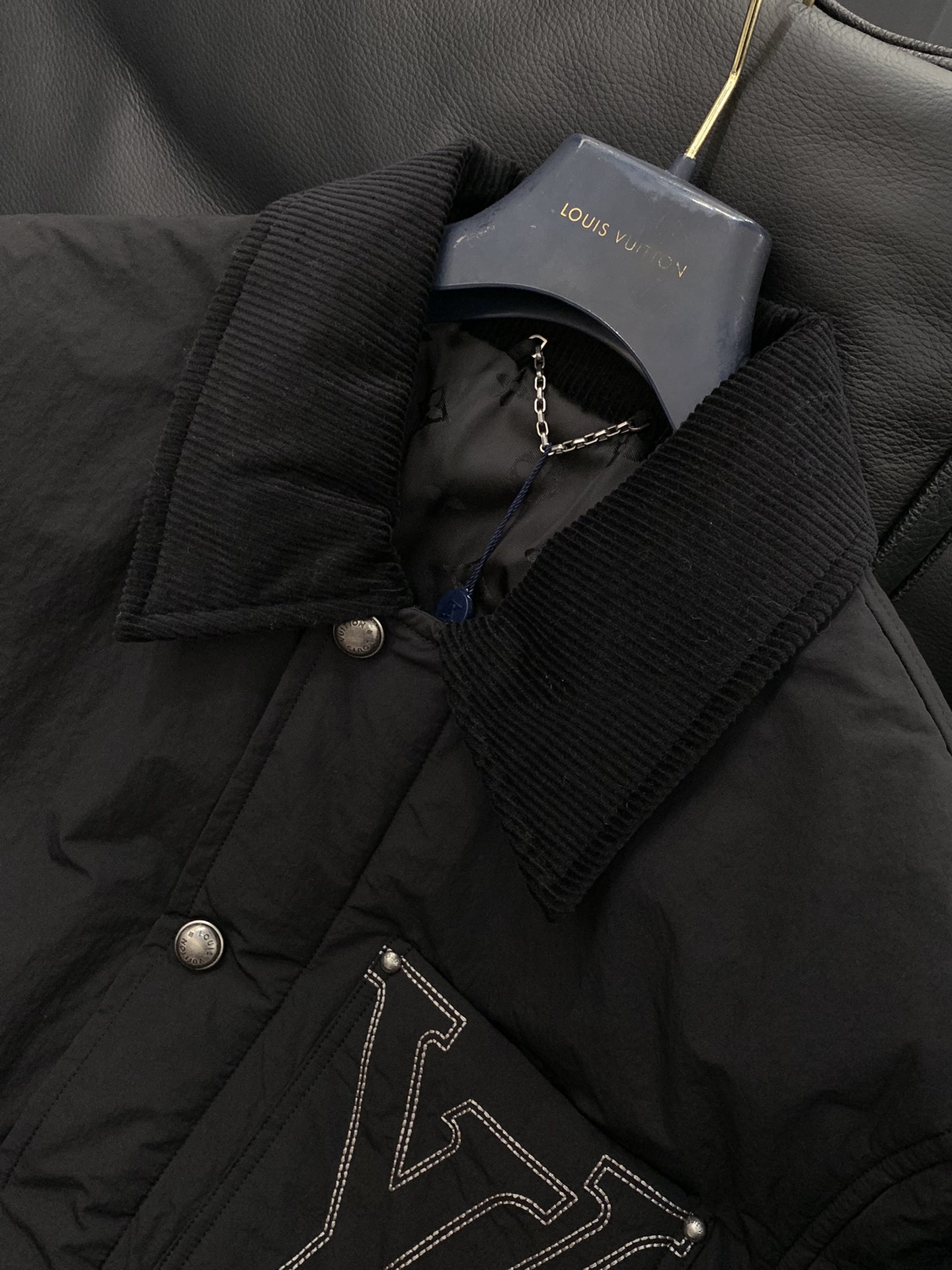 ，LouisVuitton 路易威登，2025冬季最新款，专柜同步有售，原单狠货，时尚休闲➕棉夹克翻领外