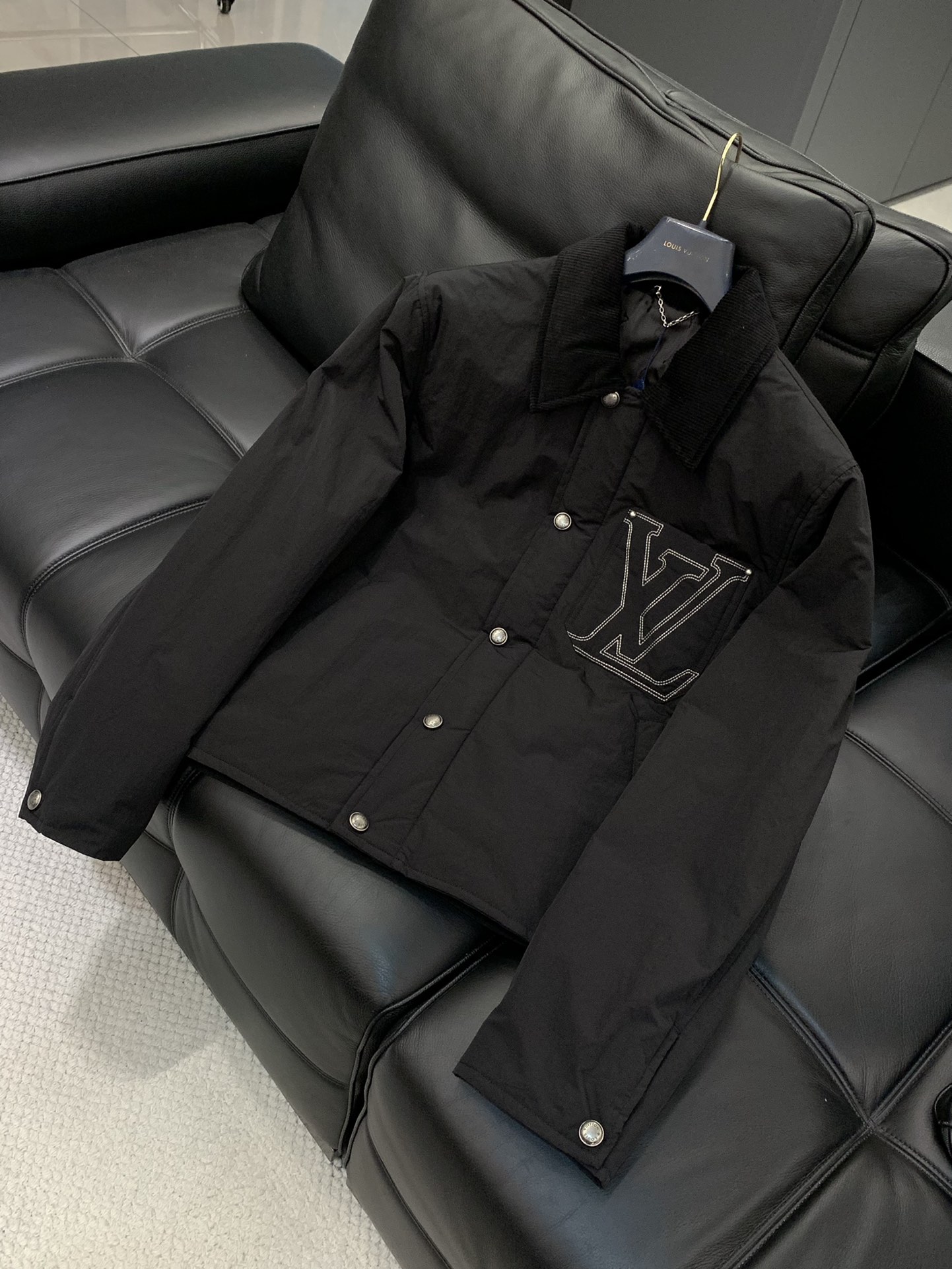 ，LouisVuitton 路易威登，2025冬季最新款，专柜同步有售，原单狠货，时尚休闲➕棉夹克翻领外