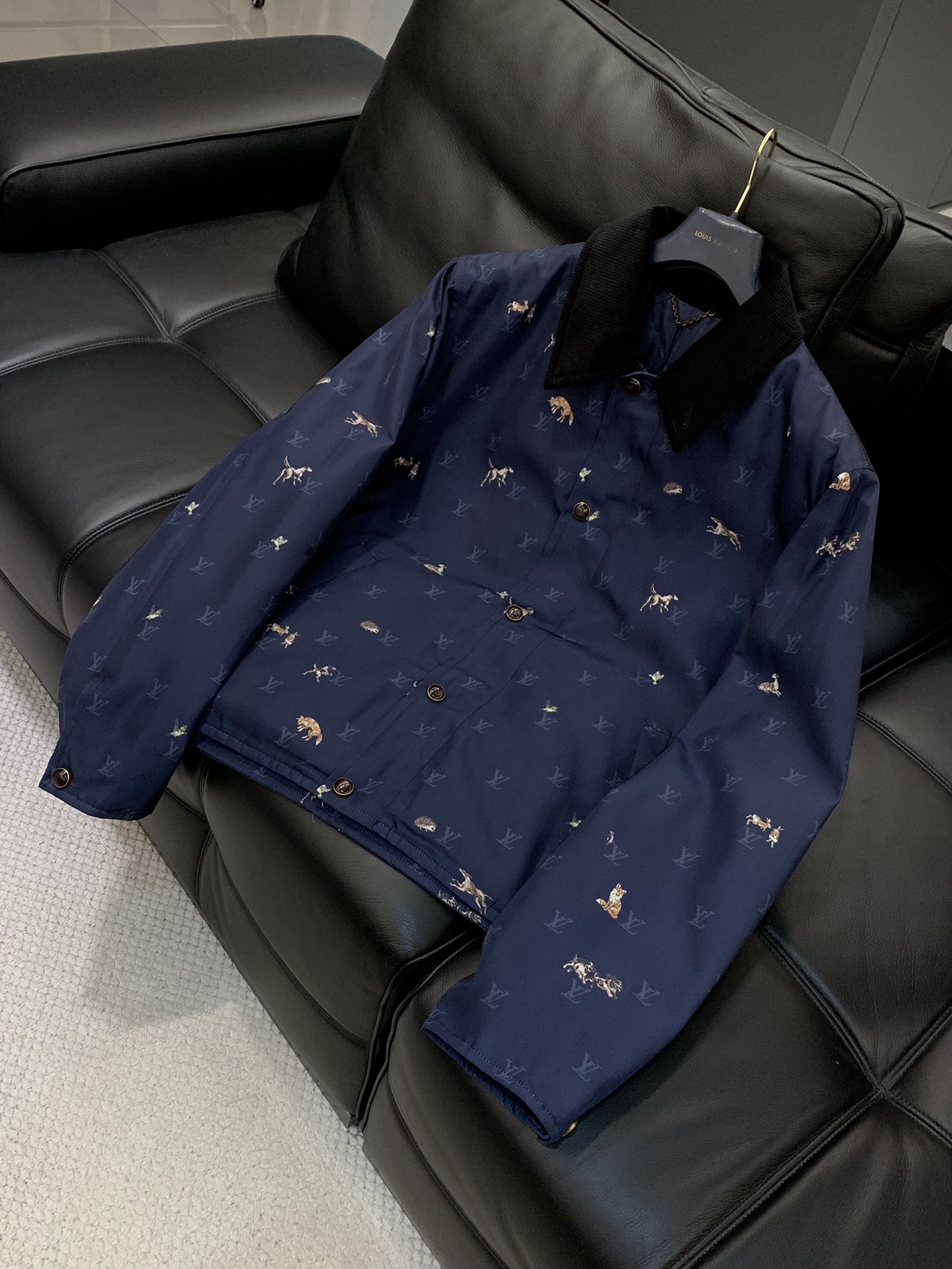 ，LouisVuitton 路易威登，2025冬季最新款，专柜同步有售，原单狠货，时尚休闲➕棉夹克翻领外