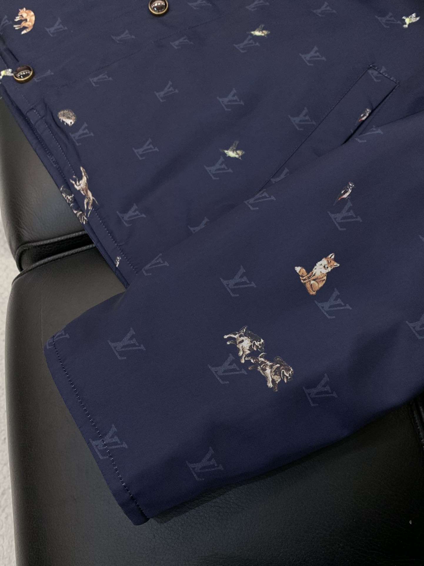 ，LouisVuitton 路易威登，2025冬季最新款，专柜同步有售，原单狠货，时尚休闲➕棉夹克翻领外