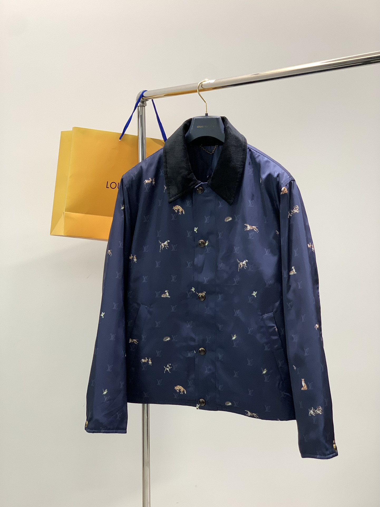 ，LouisVuitton 路易威登，2025冬季最新款，专柜同步有售，原单狠货，时尚休闲➕棉夹克翻领外