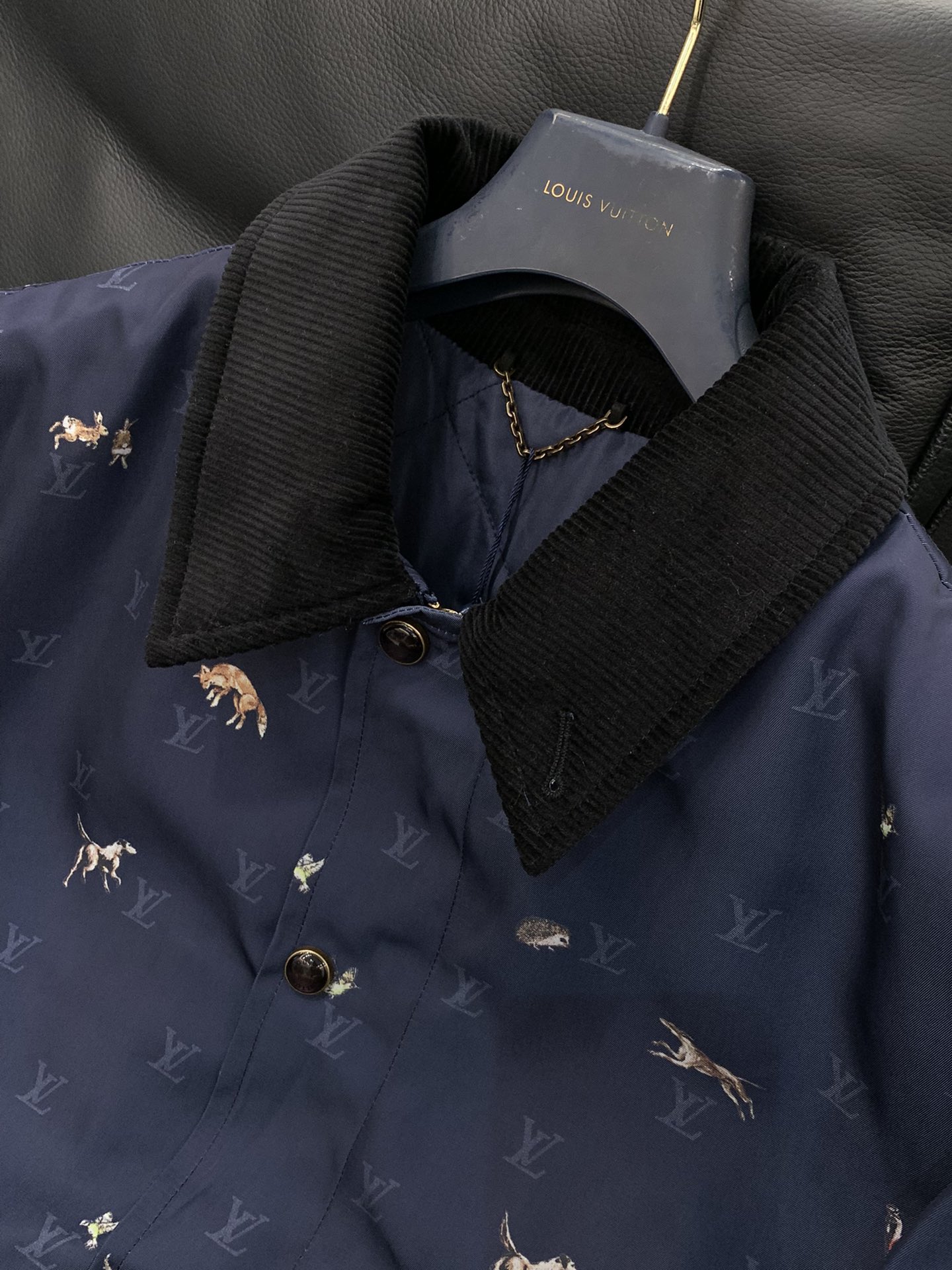 ，LouisVuitton 路易威登，2025冬季最新款，专柜同步有售，原单狠货，时尚休闲➕棉夹克翻领外