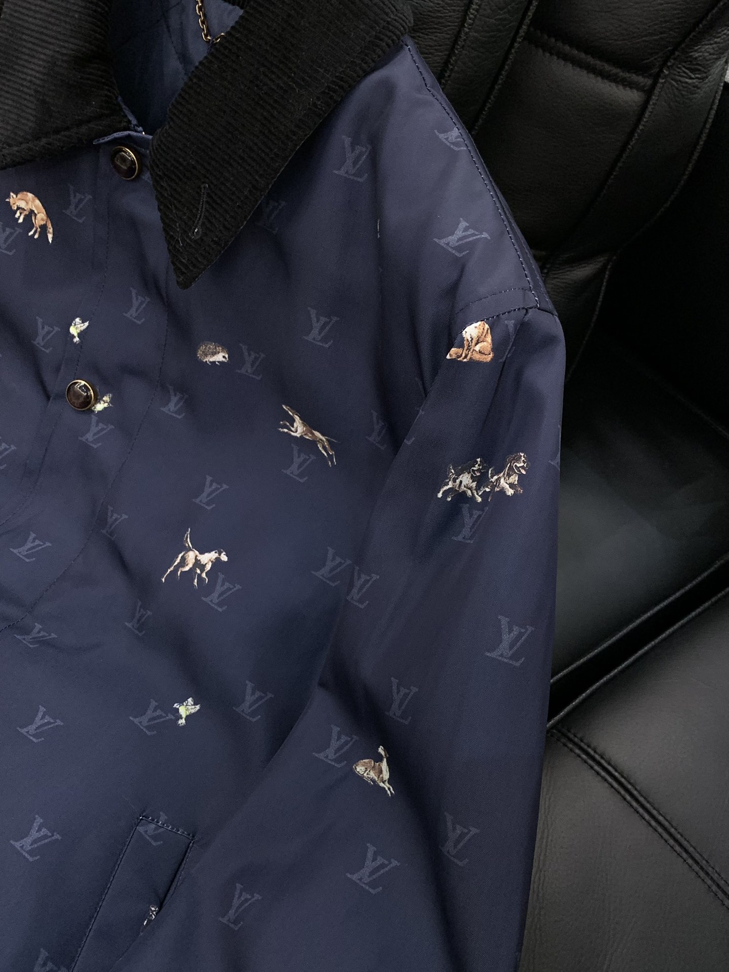 ，LouisVuitton 路易威登，2025冬季最新款，专柜同步有售，原单狠货，时尚休闲➕棉夹克翻领外