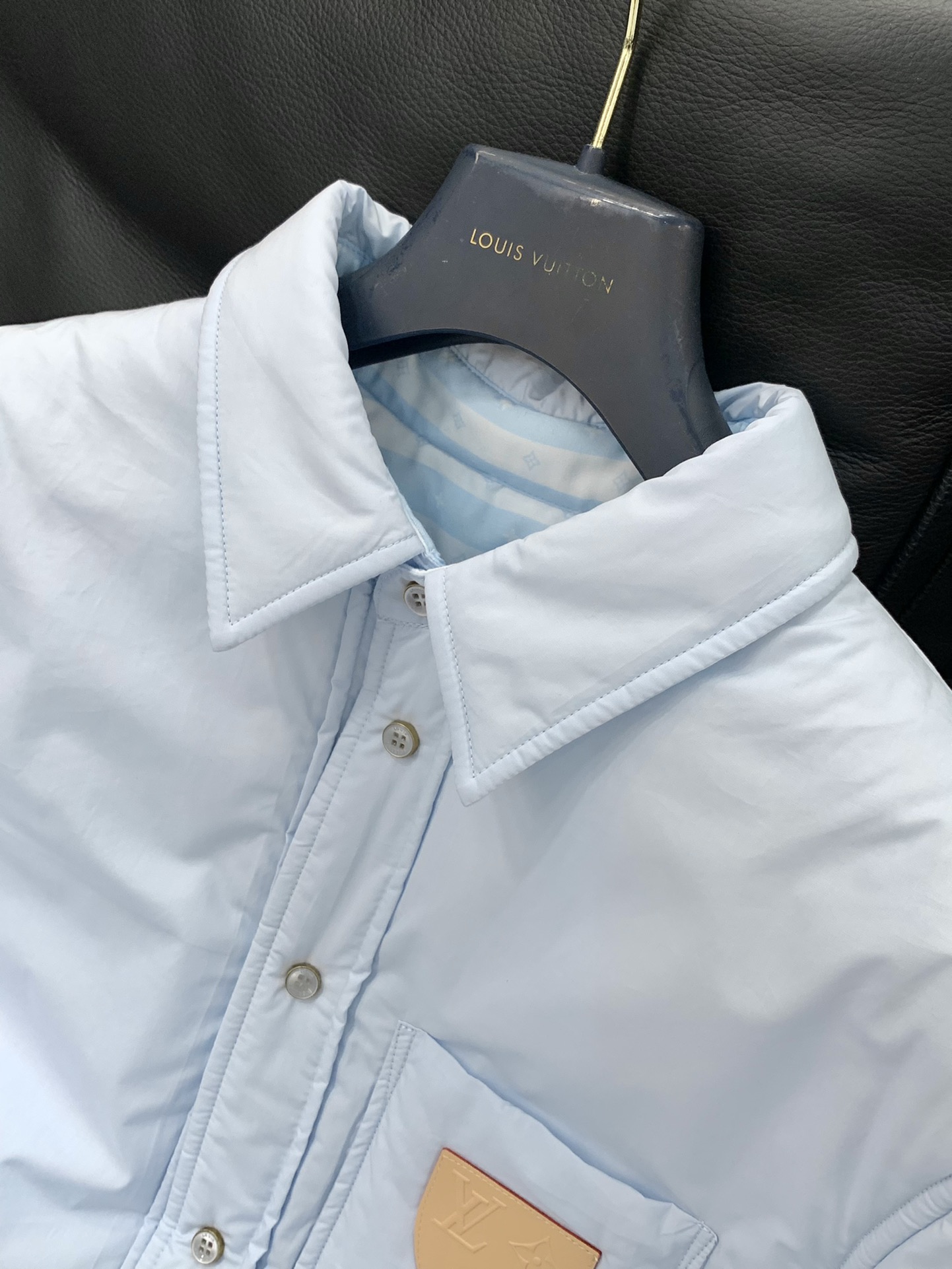 ，LouisVuitton 路易威登，2025冬季最新款，专柜同步有售，原单狠货，时尚休闲两面穿翻领棉服