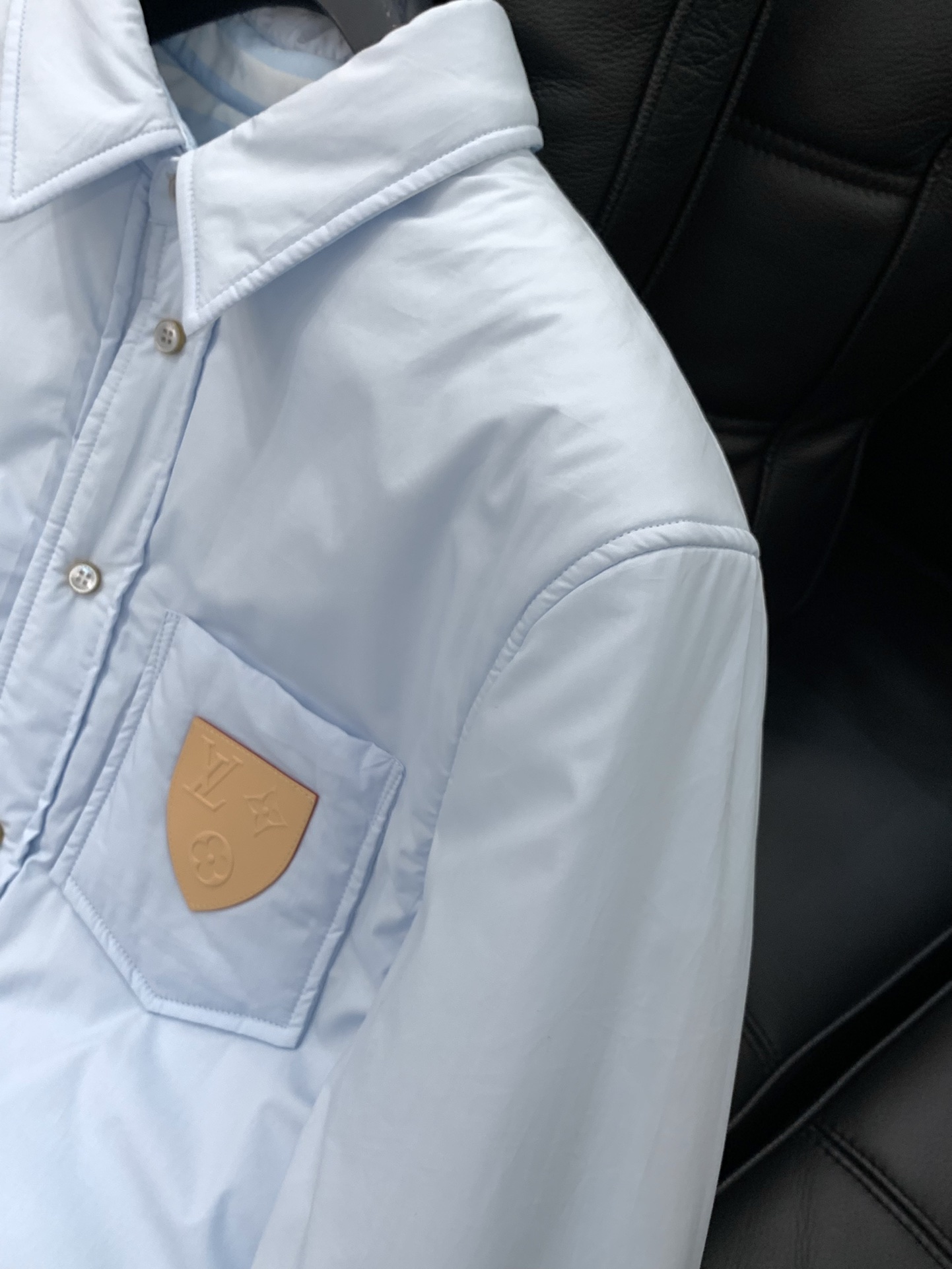 ，LouisVuitton 路易威登，2025冬季最新款，专柜同步有售，原单狠货，时尚休闲两面穿翻领棉服