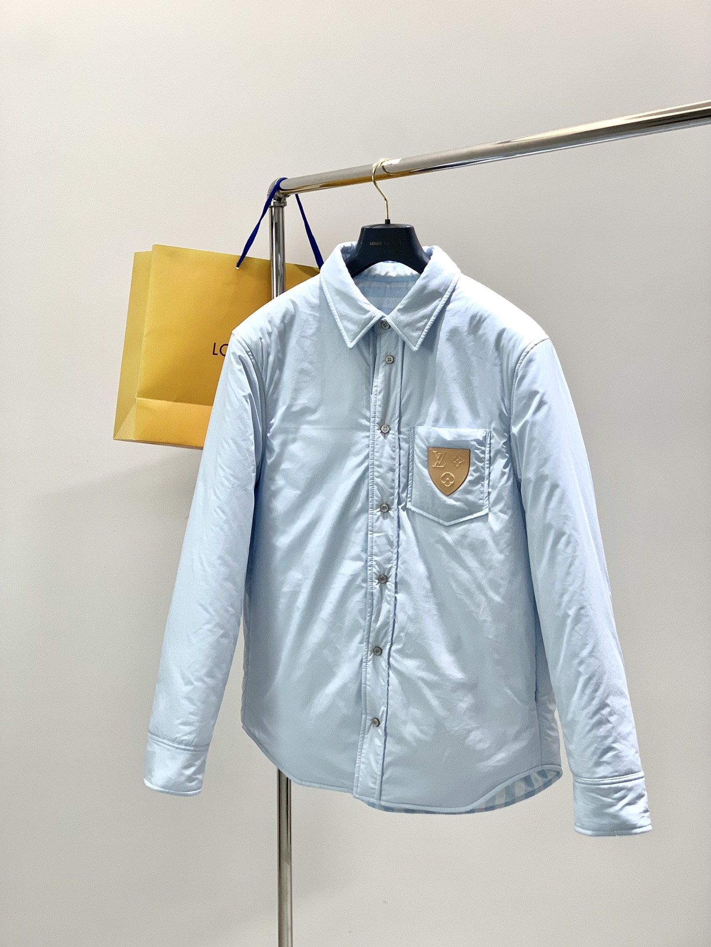 ，LouisVuitton 路易威登，2025冬季最新款，专柜同步有售，原单狠货，时尚休闲两面穿翻领棉服