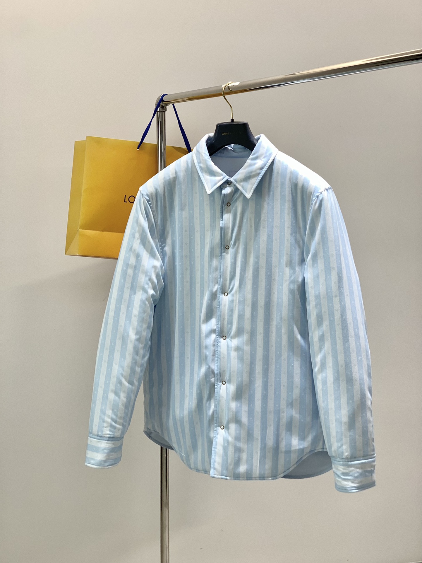 ，LouisVuitton 路易威登，2025冬季最新款，专柜同步有售，原单狠货，时尚休闲两面穿翻领棉服