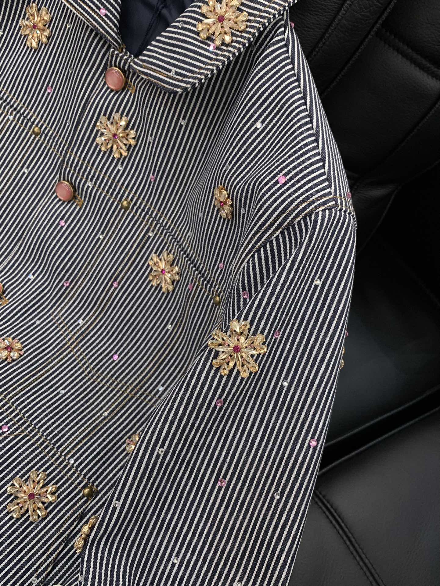 ，LouisVuitton 路易威登，2025秋季最新款，专柜同步有售，原单狠货，时尚休闲翻领外套，上身