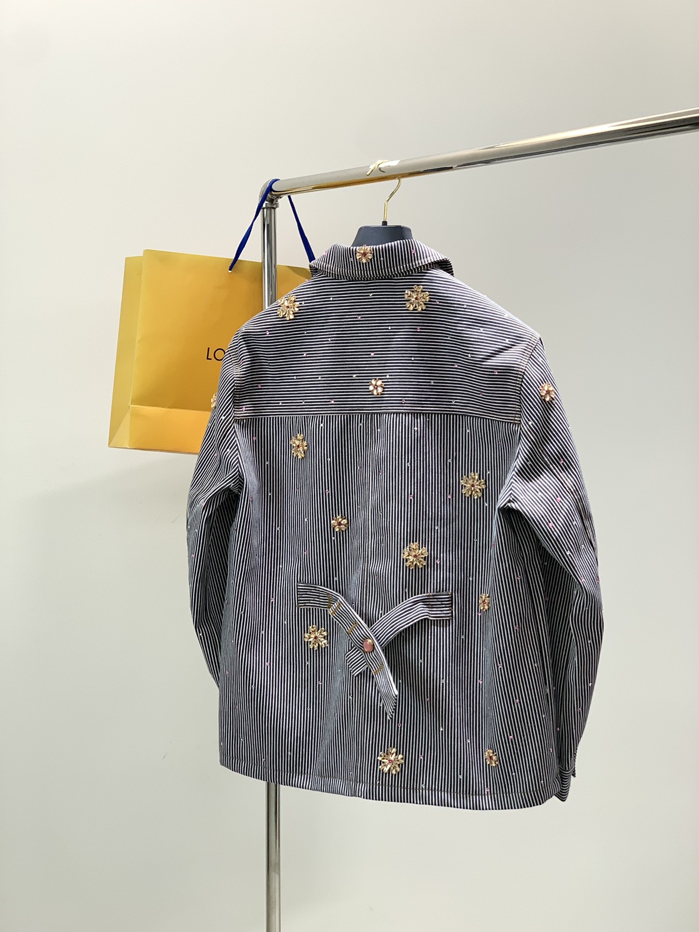 ，LouisVuitton 路易威登，2025秋季最新款，专柜同步有售，原单狠货，时尚休闲翻领外套，上身