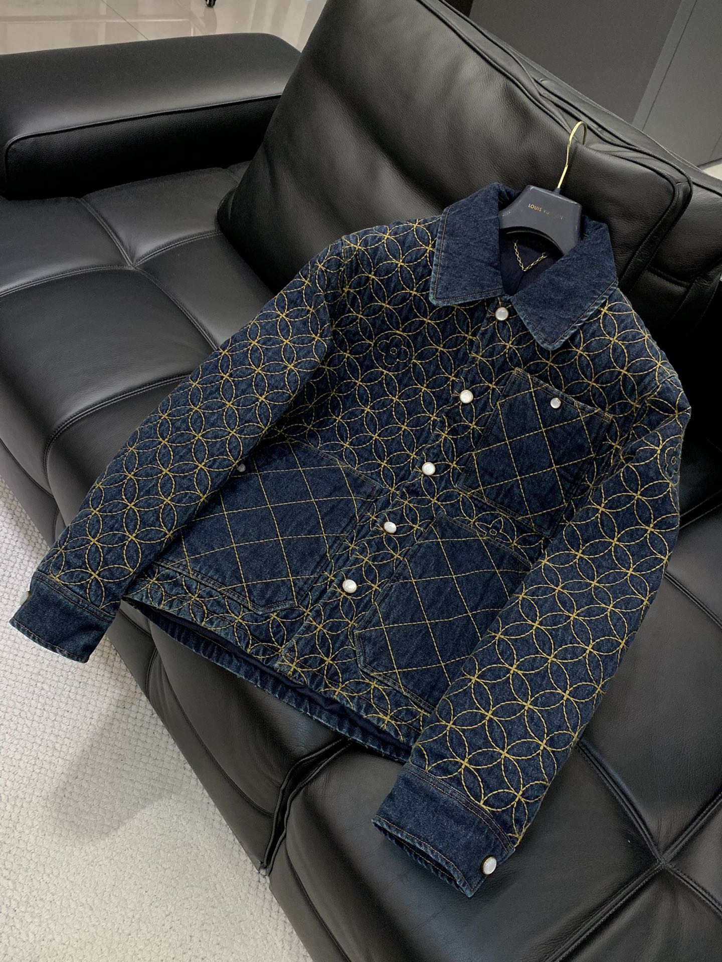 衣服LouisVuitton 路易威登，2025冬季最新款，专柜同步有售，原单狠货，时尚休闲➕棉牛仔套装