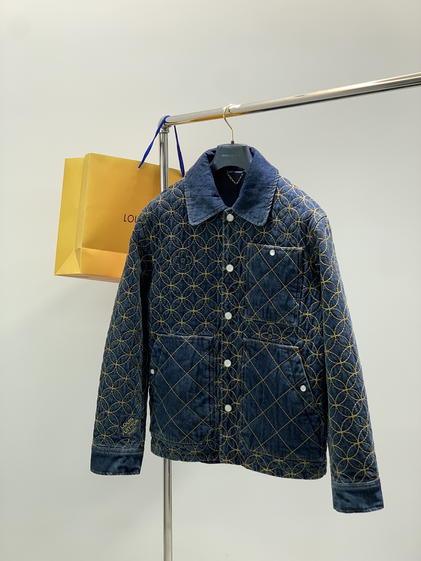 衣服LouisVuitton 路易威登，2025冬季最新款，专柜同步有售，原单狠货，时尚休闲➕棉牛仔套装