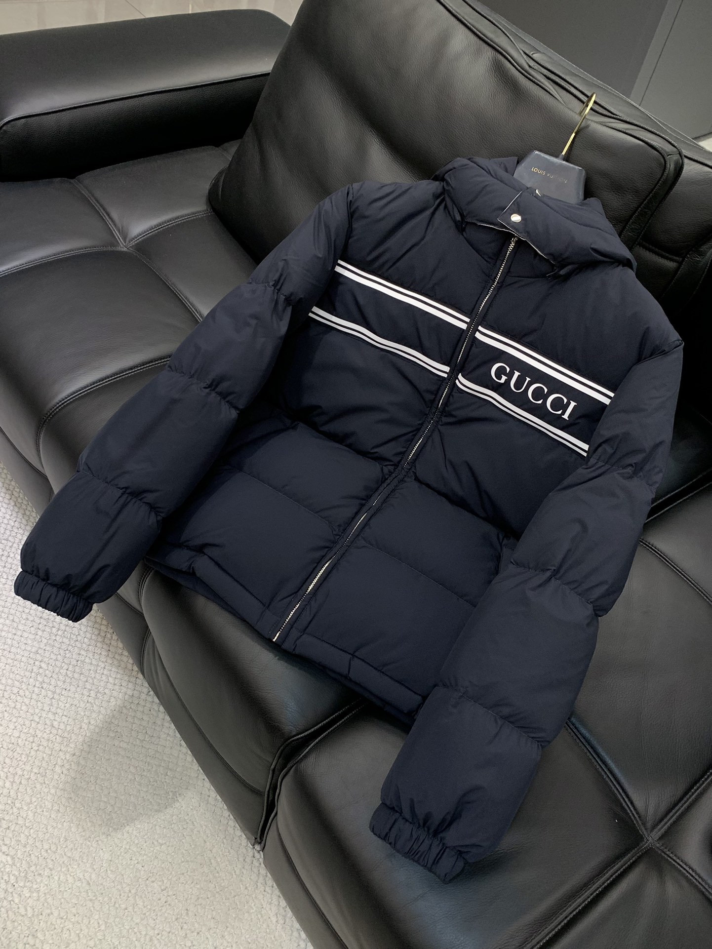 ，Gucci 古驰，2025冬季最新款，专柜同步有售，原单狠货，时尚休闲连帽羽绒服，上身很有特点！吸睛而